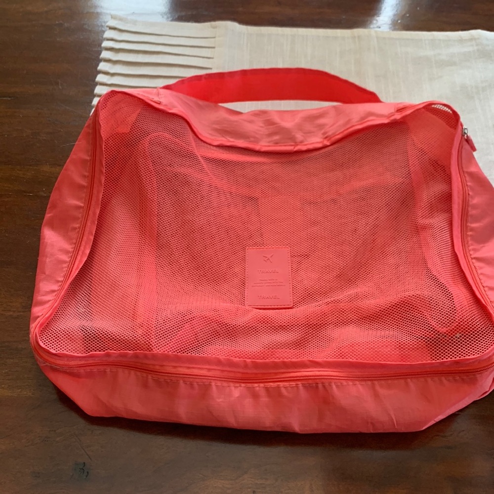 Travel packing cubes and pouches ✈️ 3 of each various sizes  🏝offers welcomed💕